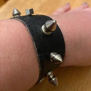 484 Holy Spiked Wristband L/X 7 Spikes